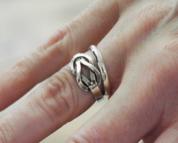Silversmithing workshop - knot rings